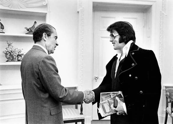U.S. President Richard Nixon shaking hands with Elvis Presley during open hour in the Oval Office, White House, Washington, D.C., USA, White House Photo Office, December 21, 1970  Copyright: xCircaxImagesx ghi-circa13533
