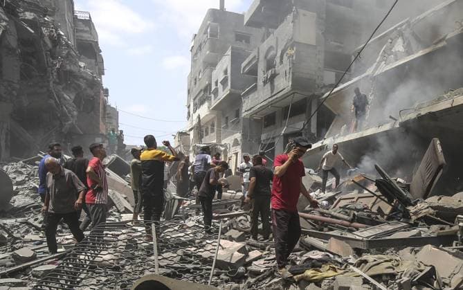 News Themen der Woche KW32 Israeli attacks on Gaza continue GAZA CITY, GAZA - AUGUST 8: A view of destruction following the Israeli attack on ez-Zeytun neighborhood in Gaza City, Gaza on August 8, 2025. Mahmoud Issa Anadolu Gaza City Gaza. Editorial use only. Please get in touch for any other usage.  Copyright: x2025xAnadoluxMahmoudxIssax