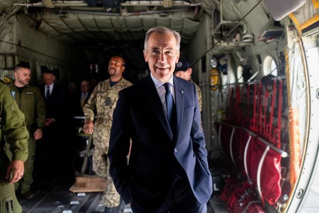 August 8, 2025, Trenton, On, Canada: Prime Minister Mark Carney tours a Lockheed Martin C-130J during a visit to Canadian Forces Base (CFB) 8 Wing Trenton in Trenton, Ont., on Friday, Aug. 8, 2025. Trenton Canada  - ZUMAc35_ 20250808_zaf_c35_040 Copyright: xSpencerxColbyx