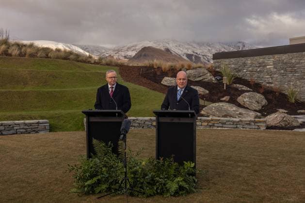 News Themen der Woche KW32 AUSTRALIA NEW ZEALAND LEADERS MEETING, Australian Prime Minister Anthony Albanese and New Zealand Prime Minister Christopher Luxon during a press briefing during day 1 of the the annual Australia New Zealand Leaders Meeting in Queenstown, New Zealand, Saturday, August 9, 2025. ( QUEENSTOWN QUEENSTOWN NEW ZEALAND  Copyright: xPETERxMEECHAMx 20250809130816407404