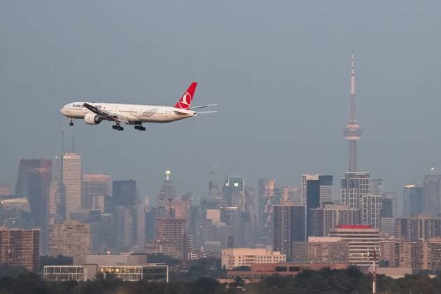 Turkish Airlines At Pearson Airport TORONTO, CANADA - SEPTEMBER 17 : Turkish Airlines Boeing 777-300ER passenger aircraft lands at Pearson Airport in Toronto, Ontario, Canada on September 17, 2024. Ontario Canada. Editorial use only. Please get in touch for any other usage.  Copyright: x2025xAnadoluxMertxAlperxDervÄ±Åüx