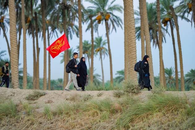 News Themen der Woche KW32 Arbaeen Pilgrims march toward Karbala from Iraq’s South NAJAF, IRAQ – AUGUST 9: Dozens of people from southern Iraq set out on a march from the city of Najaf to the city of Karbala, where the shrines of Hussein and his brother Abbas are located, to participate in the Arbaeen events commemorating the 40th day since the martyrdom of Hussein, the grandson of the Prophet Muhammad, and the 72 people who accompanied him, on August 9, 2025. Karar Essa Anadolu Najaf Iraq. Editorial use only. Please get in touch for any other usage.  Copyright: x2025xAnadoluxKararxEssax