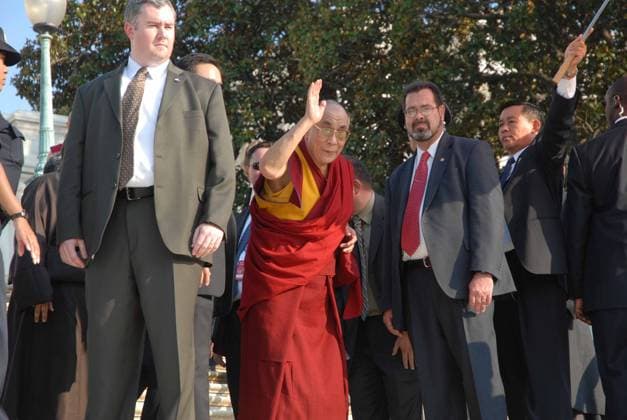 The Dalia Lama on Capitol Hill October 17, 2007 - Washington, DC, United States of America - Washington DC 10-17-2007 His Holiness The 14th Dalia Lama Lhamo Dondrub of Tibet surrounded by security waves to the crowd at event on West Front of the US Capitol. Copyright: xMarkxReinsteinx