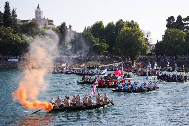 News Themen der Woche KW32 Ladja Marathon Teams compete during 28th Ladja Marathon on the Neretva river in Metkovic, Croatia on August 9, 2025. Teams compete in wooden boats up to 8.2 meters lenght and up to 2.8 meters width. Race stars in Metkovic and finishing in Ploce.  ZvonimirxBarisin PIXSELL
