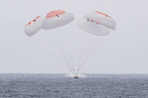 News Themen der Woche KW32 The SpaceX Crew Dragon Endurance spacecraft is seen as it lands with NASA astronauts Anne McClain and Nichole Ayers, JAXA (Japan Aerospace Exploration Agency) astronaut Takuya Onishi, and Roscosmos cosmonaut Kirill Peskov aboard in the Pacific Ocean off the coast of San Diego, Calif., on Saturday, August 9, 2025. McClain, Ayers, Onishi, and Peskov are returning after seven-months in space as part of Expedition 73 aboard the International Space Station. NASA  WAX2025080902 KEEGANxBARBER
