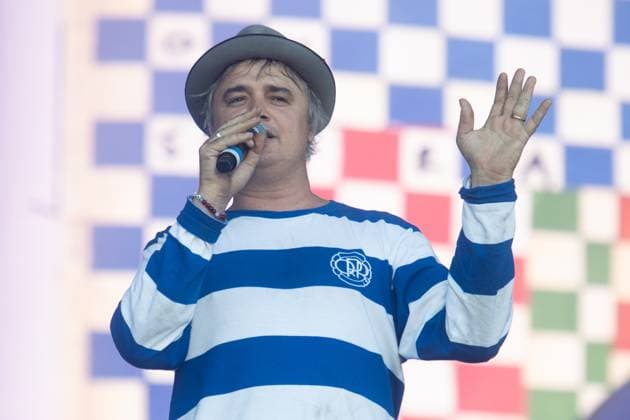 Entertainment Themen der Woche KW32 Pete Doherty at Gunnersbury Park, London Pete Doherty (wearing a Queens Park Rangers (QPR) Jersey) introduces Supergrass at Gunnersbury Park, London, England, UK on Saturday 9 August 2025., Credit:Justin Ng Avalon UK, England, London, Gunnersbury Park  Copyright: xJustinxNgx xAvalonx 1028510639