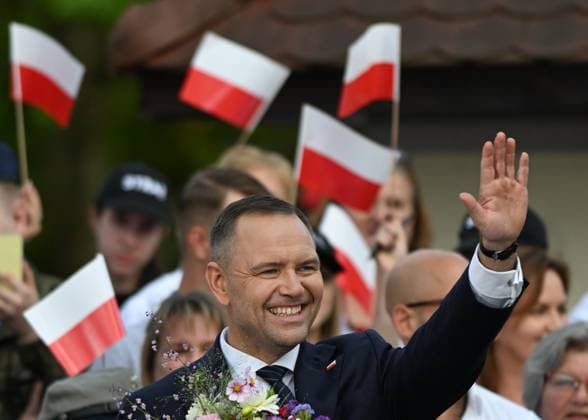News Themen der Woche KW32 Newly Sworn-In Polish President Karol Nawrocki Invited To White House KRAKOW, POLAND AUGUST 9: A photo of newly sworn-in President of Poland, Karol Nawrocki, taken during a meeting with residents in Kolbuszowa on August 8, 2025. Poland™s new president, Karol Nawrocki, has been formally invited to the White House. His chief of staff, PaweÅ‚ Szefernaker, announced on X that U.S. President Donald Trump sent Nawrocki an official congratulatory letter along with an invitation to Washington for a working meeting on September 3. Krakow Poland  Copyright: xArturxWidakx originalFilename: widak-newlyswo250809_nppQb.jpg