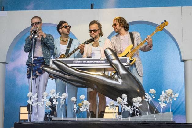 Entertainment Themen der Woche KW32 Ribnitz-Damgarten, Deutschland 09. August 2025: About You Pangea Festival - 2025 Im Bild: Roy Bianco und Die Abbrunzati Boys *** Ribnitz Damgarten, Germany 09 August 2025 About You Pangea Festival 2025 In the picture Roy Bianco and The Abbrunzati Boys Copyright: xFotostandx xVoelkerx