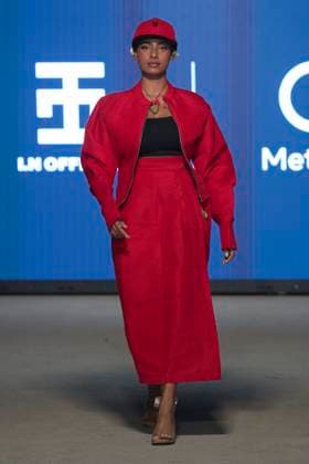 Africa Fashion Week London 2025 A model walks the catwalk in the I.N Official in collaboration with Meta AI show during Africa Fashion Week, London, UK, 09 August 2025. Africa Fashion Week London is celebrating its 15th anniversary as the world™s largest and longest-running showcase of African and African-inspired fashion. AFWL 2025 emphasizes ˜Heritage in Motion™ melding tradition with innovation., Credit:Olu Ogunshakin Avalon United Kingdom, London, London, 1 Kemble Street, WC2B 4AN  Copyright: xOluxOgunshakinx xAvalonx 1028711048
