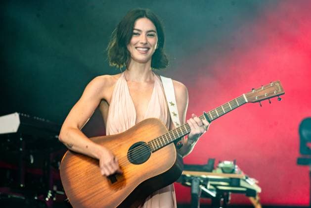 Outside Lands Music Festival 2025 - Day 2 Gracie Abrams performs at Outside Lands at Golden Gate Park on August 09, 2025 in San Francisco, California. San Francisco Golden Gate Park California USA Copyright: ximageSPACEx