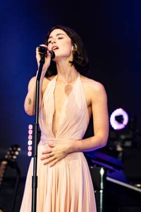 Outside Lands Music Festival 2025 - Day 2 Gracie Abrams performs at Outside Lands at Golden Gate Park on August 09, 2025 in San Francisco, California. San Francisco Golden Gate Park California USA Copyright: ximageSPACEx