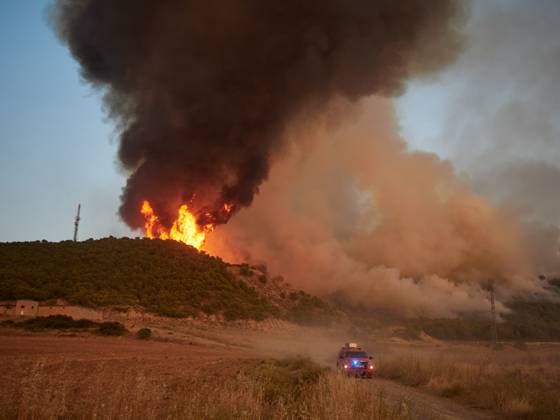 News Themen der Woche KW32 Ascends to level 2 the INFONA Plan for a forest fire declared in a pine forest in Carcastillo Firefighters continue the work of extinction to extinguish the fire, August 10, 2025, in Carcastillo, Navarra Spain The fire started on the night of Saturday, August 9 in a pine forest located next to the road between Carcastillo and Figarol, in the Llano de Larrate, continues to affect areas of Aleppo pine At 8 oclock this Sunday has risen to 2 the operational situation of the Special Emergency Civil Protection Plan for forest fires in the Community of Navarra INFONA , and at this time, what is most worrying are the high temperatures that are stressing the entire region, along with factors such as wind, the terrain and the abundance of foliage th  Copyright: xEduardoxSanzx 6897673