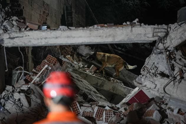 News Themen der Woche KW32 6.1-magnitude earthquake hits Turkiye s Balikesir BALIKESIR, TURKIYE - AUGUST 10: Search and rescue efforts continue following a 6.1-magnitude earthquake occurred in the Sindirgi district of Balikesir, Turkiye on August 10, 2025. Berkan Cetin Anadolu Balikesir Turkey. Editorial use only. Please get in touch for any other usage.  Copyright: x2025xAnadoluxBerkanxCetinx