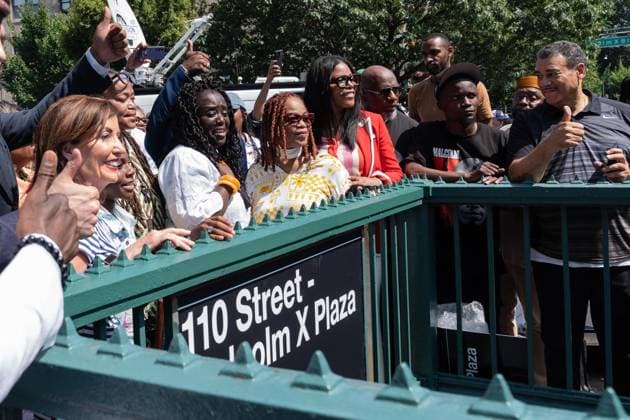News Themen der Woche KW32 August 10, 2025, Bronx, New York, USA: Celebration of Harlem history and Governor Kathy Hochul signing laws to rename the 110 St-Central Park North subway station as 110 St-Malcolm X Plaza and will empower the Council on the Arts to designate the Harlem Renaissance Cultural District as a region of cultural significance at 110 street Subway station entrance in New York, NY on August 10, 2025 Bronx USA - ZUMAr339 20250810_znp_r339_063 Copyright: xLevxRadinx