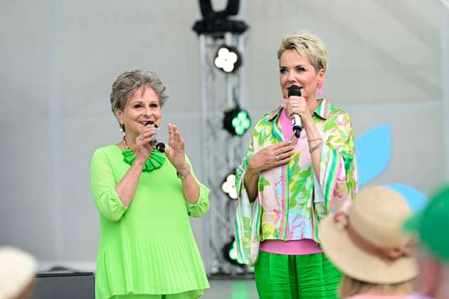 Entertainment Themen der Woche KW32 Dagmar Frederic und Inka Bause beim 3. Sommergarten 2025 auf der Beelitzer Freilichtbühne. Beelitz, 10.08.2025 *** Dagmar Frederic and Inka Bause at the 3 Summer Garden 2025 on the Beelitz open-air stage Beelitz, 10 08 2025 Foto:xM.xWehnertx xFuturexImagex sommergarten1008_5880