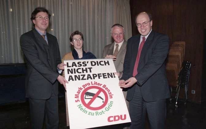 Vertreterversammlung der Saar CDU am 02.04.1998. Im Bild (v.l.): Peter Jacoby, Annegret Kramp-Karrenbauer, Helmut Rauber (MdL) und Peter Altmaier (MdB). *** Representatives meeting of the Saar CDU on April 2, 1998 Pictured from left bub