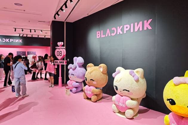BLACKPINK SHANGHAI, CHINA - AUGUST 11, 2025 - Fans were having fun at the special pop-up space of BLACKPINK s tour on NetEase Cloud Music in Shanghai, China on August 11, 2025. Shanghai Shanghai China  Copyright: xCFOTOx i1754931935792
