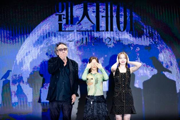Tim Burton, Jenna Ortega And Emma Myers Promote Netflix™s Wednesday Season 2 In Seoul Director Tim Burton and actors Jenna Ortega and Emma Myers, from left, pose during a press conference and media talk for Season 2 of the Netflix drama Wednesday at the Four Seasons Hotel in Jongno District, Seoul, South Korea, on August 11, 2025. Seoul Seoul South Korea  Copyright: xChrisxJungx originalFilename: jung-timburto250811_np5MA.jpg