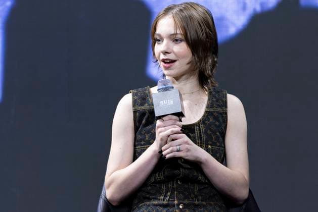 Tim Burton, Jenna Ortega And Emma Myers Promote Netflix™s Wednesday Season 2 In Seoul Emma Myers answers questions from reporters during a press conference and media talk for Season 2 of the Netflix drama Wednesday at the Four Seasons Hotel in Jongno District, Seoul, South Korea, on August 11, 2025. Seoul Seoul South Korea  Copyright: xChrisxJungx originalFilename: jung-timburto250811_nplJs.jpg