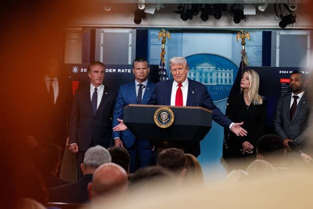 US President August 11 2025 U.S. President Donald Trump speaks during a press conference in the James S. Brady Press Briefing Room of the White House on August 11, 2025 in Washington, D.C. Trump announced plans to place the DC Metropolitan Police Department under federal control and deploy the National Guard to assist in crime prevention efforts in the nation s capital. Standing behind him (L-R) are Secretary of the Interior Doug Burgum, Secretary of Defense Pete Hegseth, Attorney General Pam Bondi, and FBI Director Kash Patel. Washington District Of Columbia United States Copyright: xMehmetxEserx
