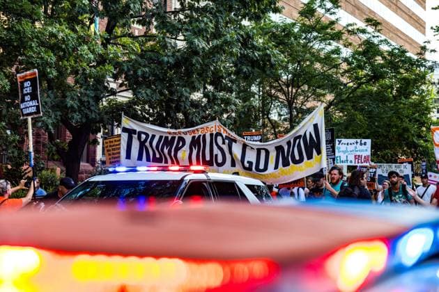 News Bilder des Tages August 11, 2025, Washington, District Of Columbia, USA: After US President Donald Trump announced he was taking control of the DC Metro Police Department and deploying National Guard troops in the nationÃ¢â‚¬â ¢s capital, residents of the district have taken to the streets to denounce what they see as federal interference in their local self-governance. Washington USA - ZUMAh196 20250811_znp_h196_010 Copyright: xTomxHudsonx