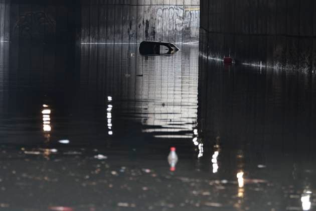August 11, 2025, Mexico, Cdmx, Mexico: In the Venustiano Carranza region, very close to Mexico City International Airport (AICM), flooding occurred due to recent heavy rains. The vehicles transported to the airport were affected, especially under bridges, where rainwater and sewage from the sewers covered some cars, preventing their owners from getting them out in time. Mexico City sanitation and water workers are working constantly using machinery to remove water from these tunnels and unclog the sewers to remove vehicles that have been totally lost. Mexico Mexico - ZUMAp204 20250811_zip_p204_055 Copyright: xJosuexPerezx