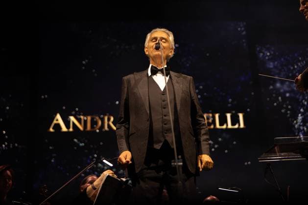 Bocelli Enchants Napa Valley Audience Andrea Bocelli performs at Charles Krug Winery in Napa Valley on June 21, 2025, during his exclusive A Weekend in Napa event. The legendary tenor delivers a captivating sunset concert accompanied by the Oakland Symphony, enchanting an audience of over 4,500 guests. Set against the picturesque backdrop of Napa s vineyards, the evening features Bocelli s renowned renditions of classical and contemporary pieces, including Nessun Dorma and Time to Say Goodbye. This event is part of a three-day celebration, offering guests a blend of world-class music, gourmet dining, and curated experiences, all within the serene ambiance of California s wine country. Saint Helena California United States Copyright: xSahabxZaribafx