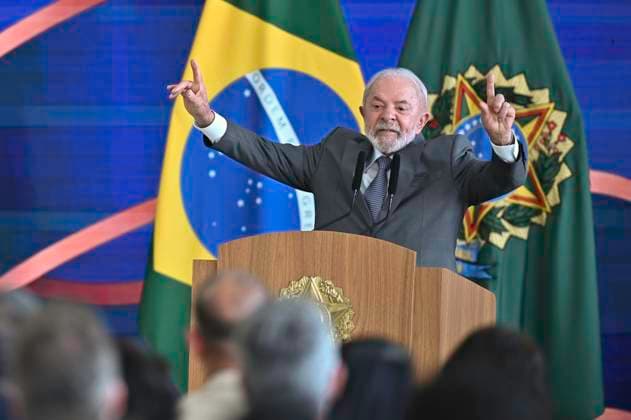 News Bilder des Tages President Of Brazil, Lula Da Silva Brazilian President Lula da Silva attends the MEC Brazilian Education Award Ceremony at the Planalto Palace in Brasilia, Brazil, on August 11, 2025. Brasilia DIstrito Federal Brazil  Copyright: xTonxMolinax originalFilename: molinaneto-presiden250811_npHvz.jpg