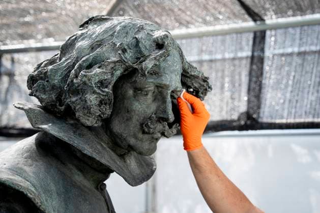Rivera de la Cruz visits the start of restoration work on the monument to Diego Velázquez in front of the Prado A man works on the restoration of the monument to Diego Velázquez, in front of the main entrance to the Prado Museum, on 12 August 2025, in Madrid Spain The monument, the work of Aniceto Marinas, was inaugurated in 1899 to mark the third centenary of the birth of the painter and is an emblematic piece of Madrids sculptural heritage 12 AUGUST 2025 A Pé Madrid Madrid Spain  Copyright: xA.xPÃ rezxMecax 6899207