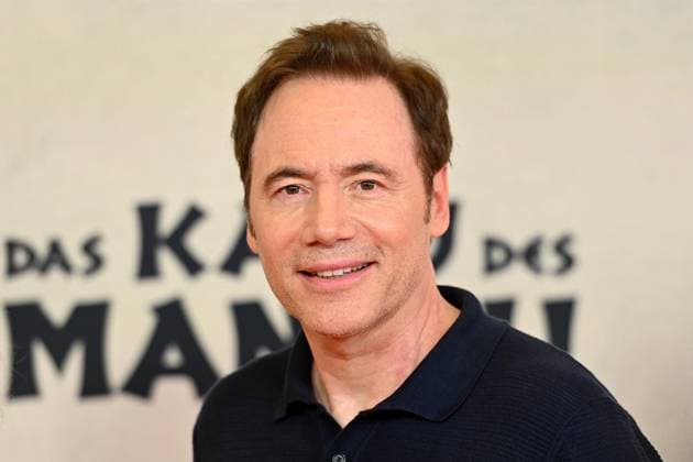 Michael Bully HERBIG (Regisseur,Produzent,Autor), Einzelbild,angeschnittenes Einzelmotiv,Portraet,Portrait,Porträt. Filmpremiere DAS KANU DES MANITU am 12.08.2025 im Mathaeser Kino in Muenchen.