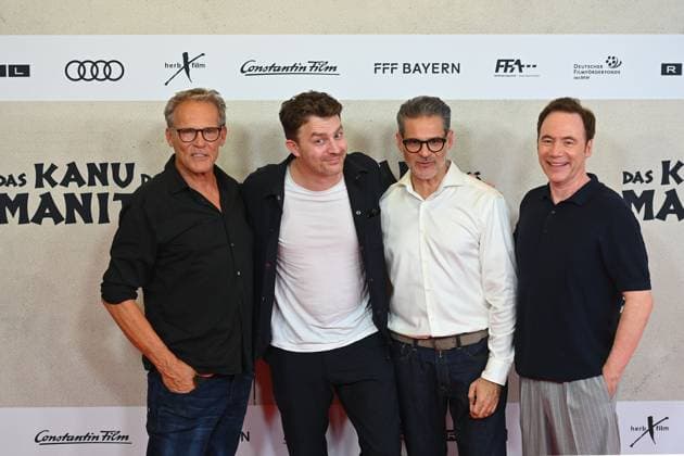 v.li:Christian TRAMITZ (Schauspieler), Friedrich MUECKE (Schauspieler), Rick KAVANIAN,Michael Bully HERBIG (Regisseur,Produzent,Autor), Filmpremiere DAS KANU DES MANITU am 12.08.2025 im Mathaeser Kino in Muenchen.