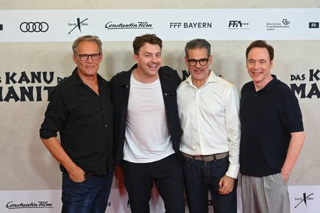 v.li:Christian TRAMITZ (Schauspieler), Friedrich MUECKE (Schauspieler), Rick KAVANIAN,Michael Bully HERBIG (Regisseur,Produzent,Autor), Filmpremiere DAS KANU DES MANITU am 12.08.2025 im Mathaeser Kino in Muenchen.