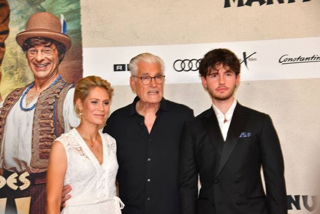 Julia Schuetze, Sky du Mont und Fayn Neven du Mont bei der öDas Kanu des Manitu Film Premiere am 12.08.2025 in Muenchen öDas Kanu des Manitu Filmpremiere in Muenchen