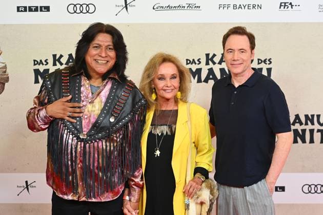v.li:Alan Tafoya,Hella BRICE, Michael Bully HERBIG (Regisseur,Produzent,Autor), Filmpremiere DAS KANU DES MANITU am 12.08.2025 im Mathaeser Kino in Muenchen.