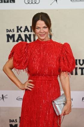 Jessica SCHWARZ (Schauspielerin) Einzelbild,angeschnittenes Einzelmotiv,Halbfigur,halbe Figur, Filmpremiere DAS KANU DES MANITU am 12.08.2025 im Mathaeser Kino in Muenchen.