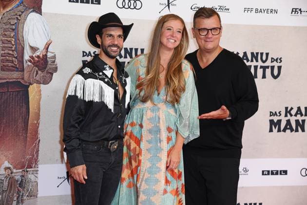 Daniele Rizzo, Nina Eichinger, Torsten Koch (Constantin Film) bei der Weltpremiere des Kinofilms DAS KANU DES MANITU im Mathäser Filmpalast in München am 12.08.2025