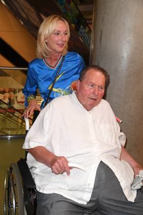 Ottfried Fischer mit Ehefrau Simone Fischer bei der Weltpremiere des Kinofilms DAS KANU DES MANITU im Mathäser Filmpalast in München am 12.08.2025
