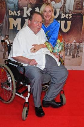 Ottfried Fischer mit Ehefrau Simone Fischer bei der Weltpremiere des Kinofilms DAS KANU DES MANITU im Mathäser Filmpalast in München am 12.08.2025
