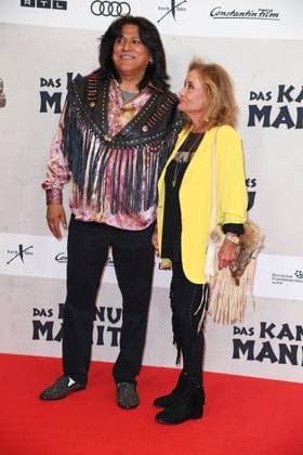 Alan Tafoya, Hella Brice bei der Weltpremiere des Kinofilms DAS KANU DES MANITU im Mathäser Filmpalast in München am 12.08.2025