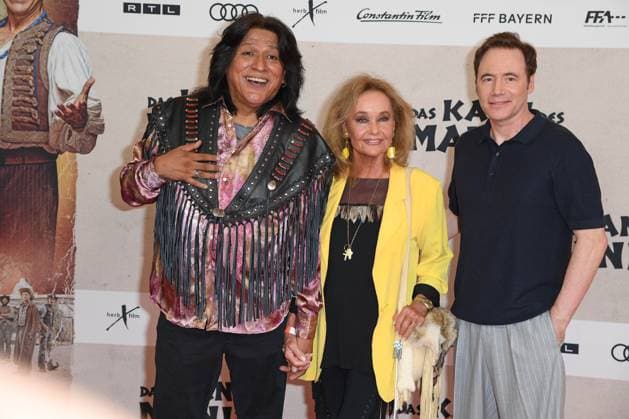Alan Tafoya, Hella Brice, Michael Bully Herbig bei der Weltpremiere des Kinofilms DAS KANU DES MANITU im Mathäser Filmpalast in München am 12.08.2025