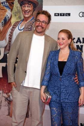 Jan van Weyde mit Ehefrau Jasmin Schwiers bei der Weltpremiere des Kinofilms DAS KANU DES MANITU im Mathäser Filmpalast in München am 12.08.2025