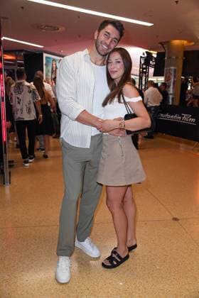 Dennis Gries mit Freundin Katharina Katja Geretschuchin bei der Weltpremiere des Kinofilms DAS KANU DES MANITU im Mathäser Filmpalast in München am 12.08.2025