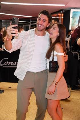 Dennis Gries mit Freundin Katharina Katja Geretschuchin bei der Weltpremiere des Kinofilms DAS KANU DES MANITU im Mathäser Filmpalast in München am 12.08.2025