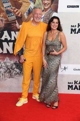 Natalia Avelon mit Freund Otto Steiner bei der Weltpremiere des Kinofilms DAS KANU DES MANITU im Mathäser Filmpalast in München am 12.08.2025