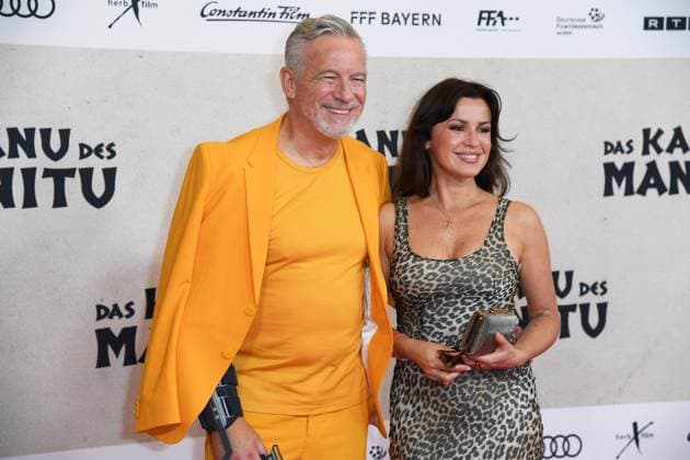 Natalia Avelon mit Freund Otto Steiner bei der Weltpremiere des Kinofilms DAS KANU DES MANITU im Mathäser Filmpalast in München am 12.08.2025