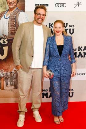 Weltpremiere Das Kanu des Manitu in München München, 12.8.2025 Jan van Weyde mit Ehefrau Jasmin Schwiers bei der Weltpremiere von Das Kanu des Manitu im im Mathäser Filmpalast in München Bayern Copyright: xMatthiasxGränzdörferx