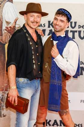 Weltpremiere Das Kanu des Manitu in München München, 12.8.2025 Christoph Jonas mit Freund Leo Garbo bei der Weltpremiere von Das Kanu des Manitu im im Mathäser Filmpalast in München Bayern Copyright: xMatthiasxGränzdörferx