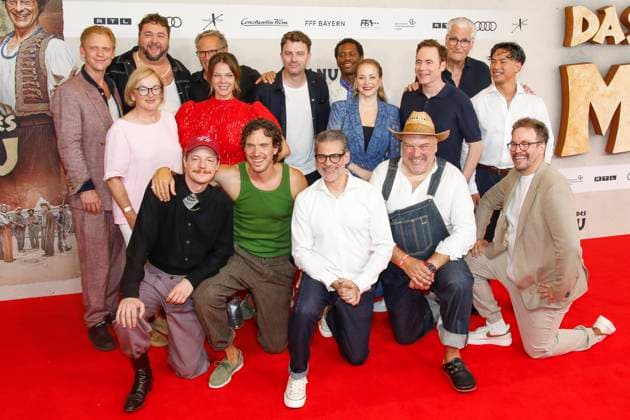 Weltpremiere Das Kanu des Manitu in München München, 12.8.2025 Jasmin Schwiers, Michael Herbig, Daniel Zillmann, Waldemar Kobus, Pit Bukowski, Rick Kavanian, Merlin Sandmeyer, Jan van Weyde, Sky du Mont, Christian Tramitz, Tutty Tran, Friedrich Mücke, Dorothee Erpenstein, Akeem van Flodrop, Jessica Schwarz und Tobias van Dieken bei der Weltpremiere von Das Kanu des Manitu im im Mathäser Filmpalast in München Bayern Copyright: xMatthiasxGränzdörferx
