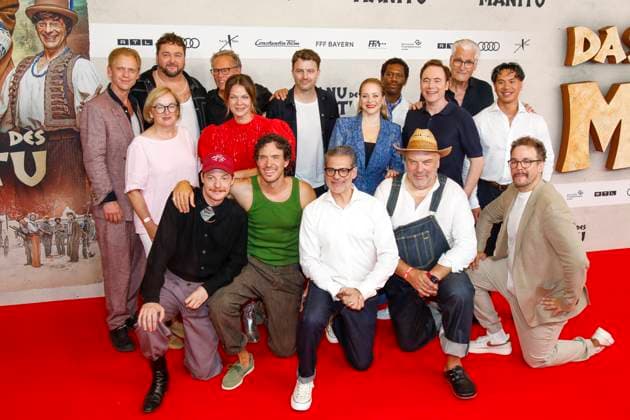 Weltpremiere Das Kanu des Manitu in München München, 12.8.2025 Jasmin Schwiers, Michael Herbig, Daniel Zillmann, Waldemar Kobus, Pit Bukowski, Rick Kavanian, Merlin Sandmeyer, Jan van Weyde, Sky du Mont, Christian Tramitz, Tutty Tran, Friedrich Mücke, Dorothee Erpenstein, Akeem van Flodrop, Jessica Schwarz und Tobias van Dieken bei der Weltpremiere von Das Kanu des Manitu im im Mathäser Filmpalast in München Bayern Copyright: xMatthiasxGränzdörferx