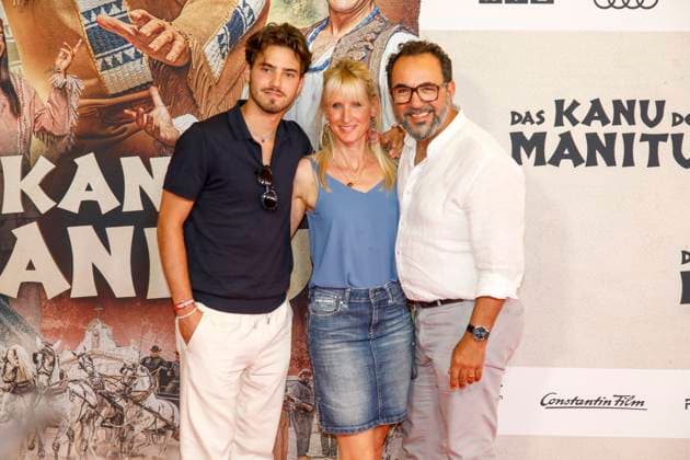 Weltpremiere Das Kanu des Manitu in München München, 12.8.2025 Acun Maral, Franziska Maral und Adnan Mara bei der Weltpremiere von Das Kanu des Manitu im im Mathäser Filmpalast in München Bayern Copyright: xMatthiasxGränzdörferx